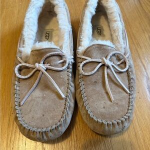 PRICE DROP - UGG Slippers in Tan with Cream Lining, Pink Ribbon